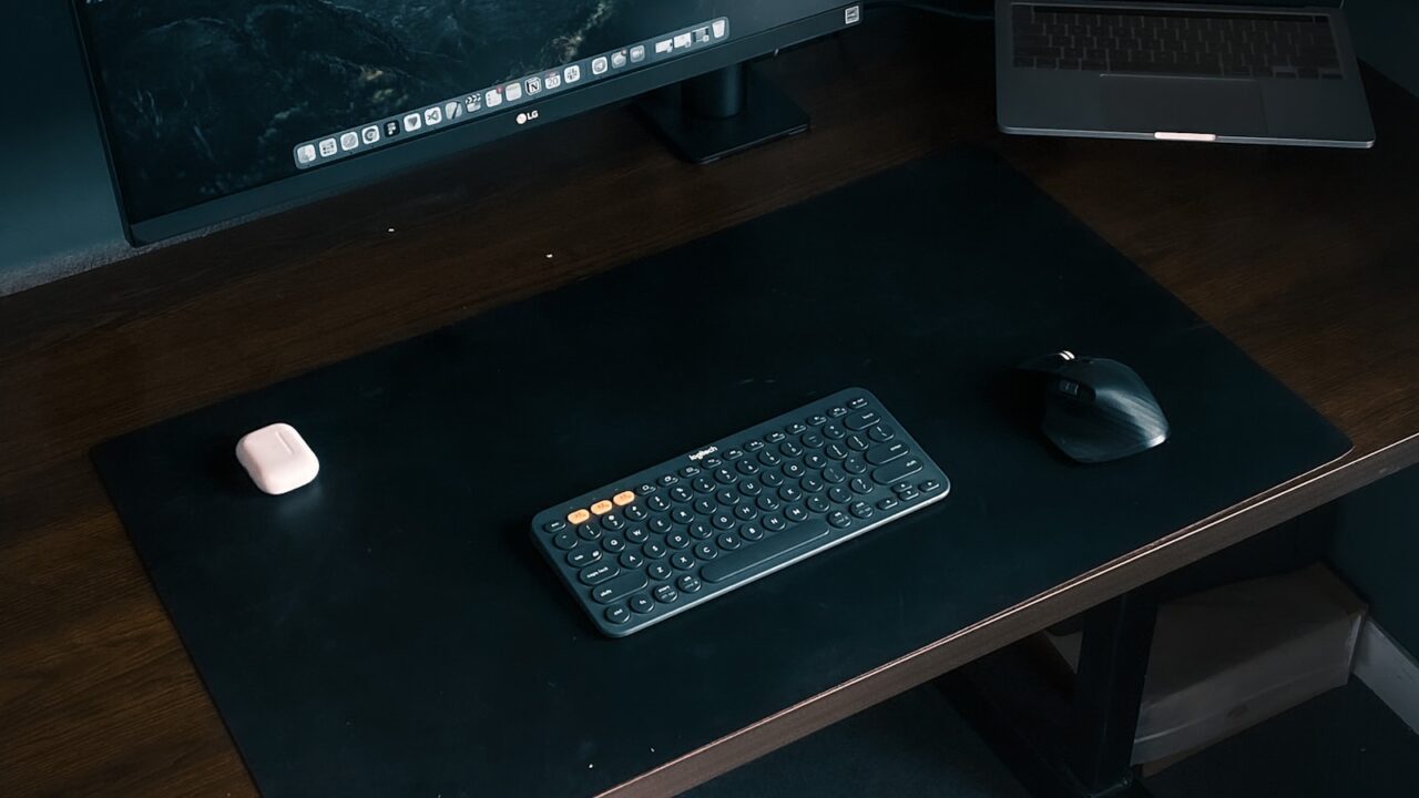 Monitor height setup with screen keyboard and office chair